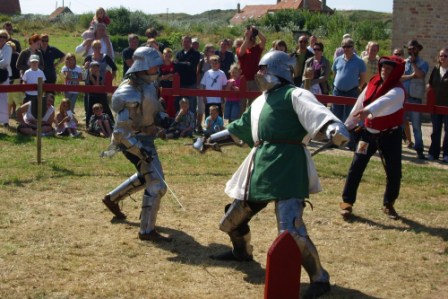 Duel à l'épée lors du tournoi des chevaliers de Walraversijde