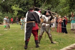 Duel (wapenbijl tegen zwaard) tijdens een toernooi