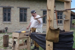 Door de grote dubbelwerkende balg hebben we een constante luchttoevoer om de haard op de juiste werktemperatuur te brengen (600 tot 900 ° C)