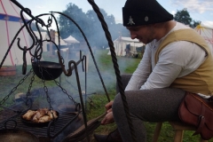 Maintain the fire to be able to cook the meal Maintain the fire to be able to cook the meal