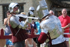 Duel à l'épée dans la lice