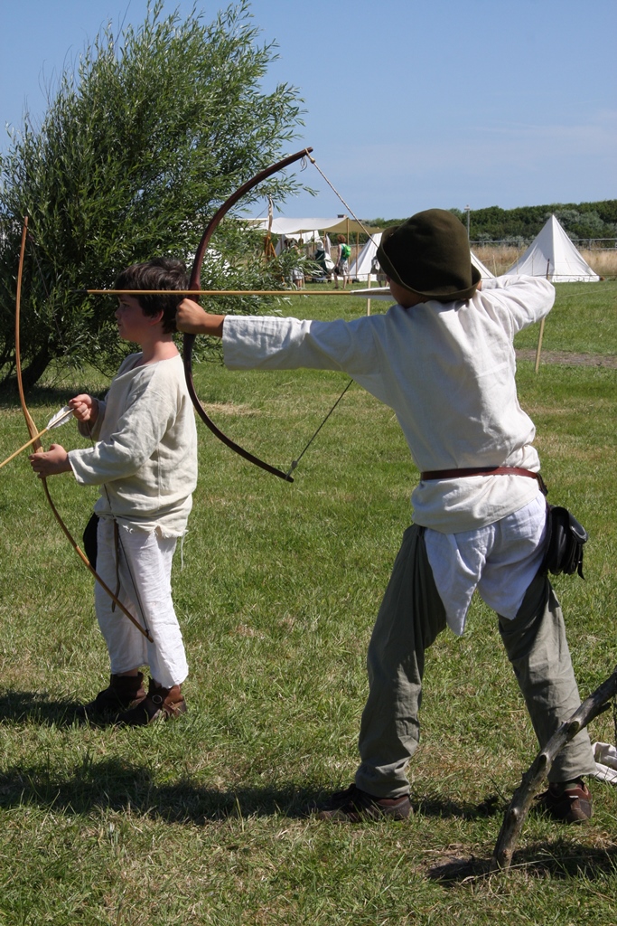Archerie - Les enfants tirent à l'arc
