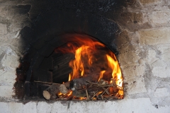 Le four de la boulangerie en train de chauffer