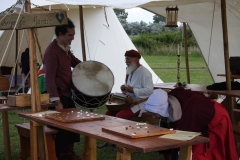 Les musiciens de Trivelin dans le camps de la Mesnie du Marais